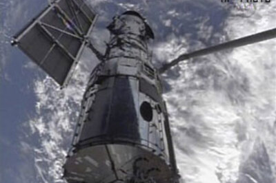 Atlantis astronauts re-capture Hubble telescope