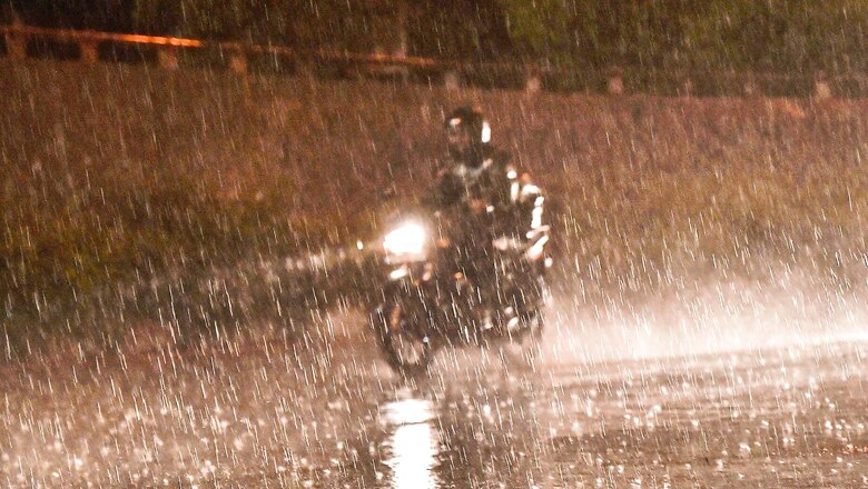 Weather News Updates: Delhi, Mumbai Receive Record 24-Hour Rain in October; Snowfall in Uttarakhand's Chamoli