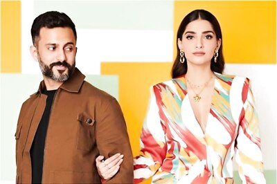 Anand Ahuja's First Ever Snapchat Message to Sonam Kapoor While He was 'Courting' Her was a Selfie