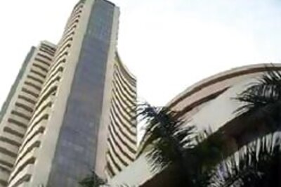 Market ends flat, RIL gains