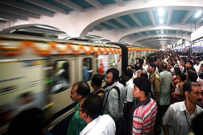 Kolkata Metro Goes Dark After Sparks, Panicked Passengers Break Open Windows