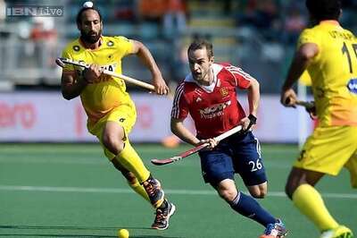 Hockey WC 2014: Simon Mantell's late goal helps England beat India 2-1