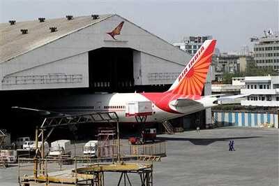 Jet Airways pilots back striking Air India pilots