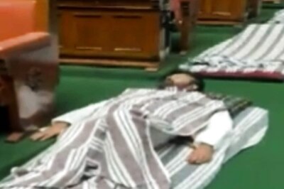 K'taka CM Fumes as Cong MLAs Stage 'Sleepover Dharna' in Assembly over Minister's 'Saffron Flag' Comment