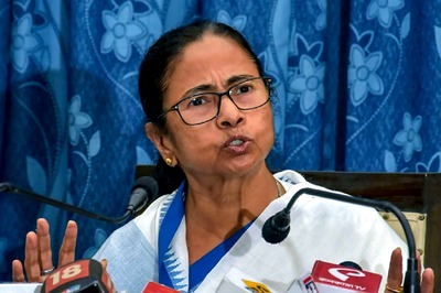Mamata Banerjee to Take Decision on Reopening Schools Post Kali Puja in Mid-November