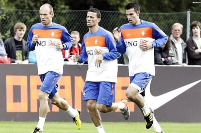 Dutch gun for second win against Japan