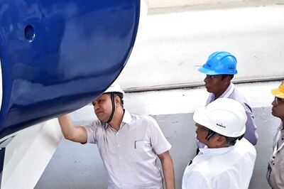 Vande Bharat Trains: Railway Minister Ashwini Vaishnaw Visits Chennai Factory, Inspects New Rake | WATCH