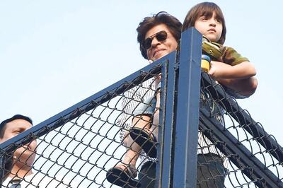 Shah Rukh Khan's Selfie With 'Skiing Champion' AbRam Goes Viral