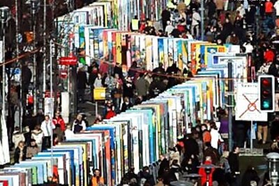 In Pics: Re-enacting the fall of the Berlin Wall