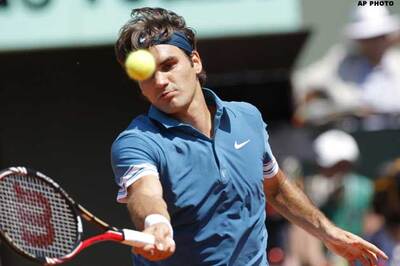 Federer outclasses Reister in 3rd round