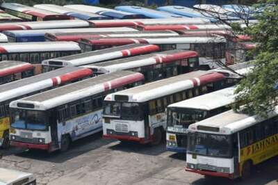 Private Buses Finally Hit Kolkata Roads But Passengers Complain of Excess Fare