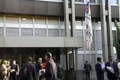 Lankans fight on as talks winding up