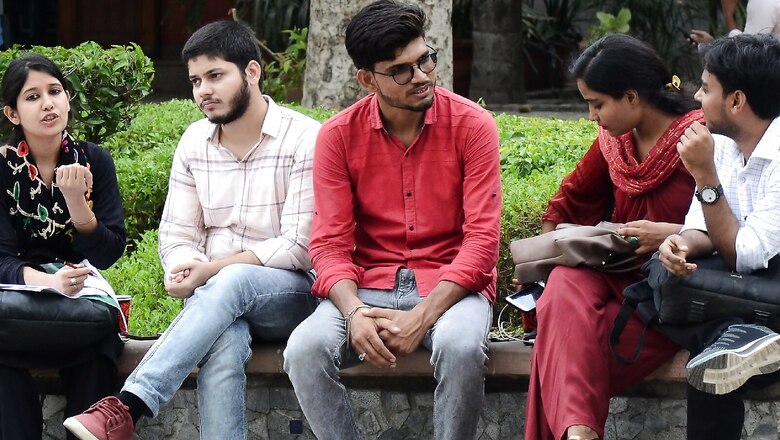 Maharashtra Govt to Bear Education Cost of College Students Who Lost Parents to COVID-19