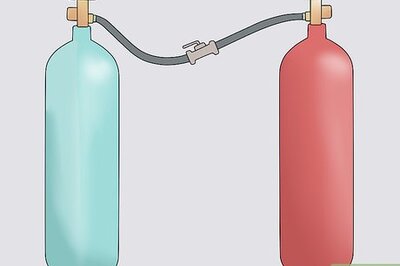 How to Demonstrate the Cooling of Expanding Gas