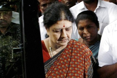 AIADMK Amends Party Bylaws to Pre-empt Sasikala's Re-entry, Includes Compulsory 5-yr Membership