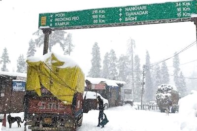 Incessant Snowfall Cuts off Half of Himachal From Rest of India. All You Need To Know