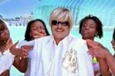 Cong worker drags Sivaji to court, demands 50 cr