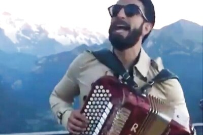 Ranveer Singh's Hilarious Rendition of Pardesi Pardesi Will Leave You in Splits