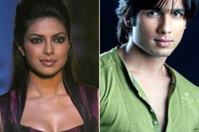 A lot can happen over coffee: Shahid, Priyanka in cafe