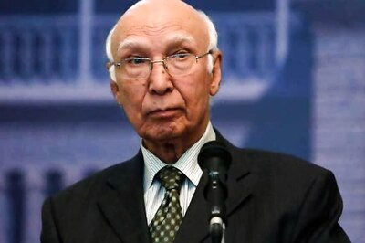 Sartaj Aziz to Visit India, Hints at Defusing Tension