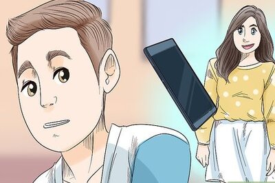 How to Ask Someone Out Using a Text Message