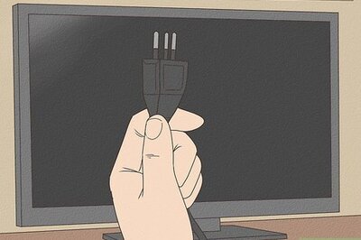 3 Easy Ways to Remove Fingerprints from a TV Screen