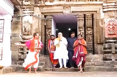 Prime Minister Narendra Modi Offers Prayers at Lingaraj Temple