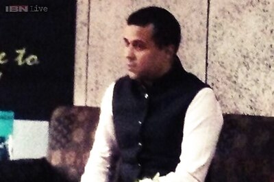 Live tweet: Chetan Bhagat talks about his journey from IIT Delhi to Bollywood