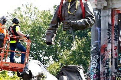 Court Asked To Reconsider Allowing Lee Statue Removal