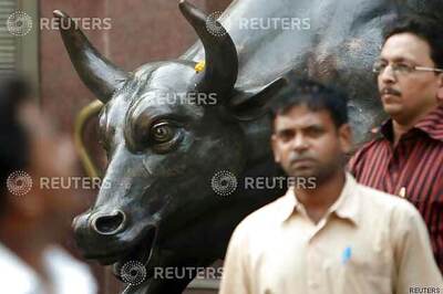Sensex ends 114 points down, Ranbaxy soars 6.5 per cent
