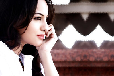 Hands pretty full for 2013: Sonakshi Sinha