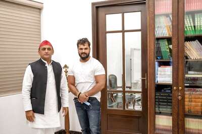 Bhojpuri Actor-Singer Khesari Lal Yadav Meets Akhilesh, Sets Off Buzz of Joining SP