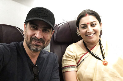 When Smriti Irani and Ronit Roy Had a Mid-air Kyunki Saas Bhi Kabhi Bahu Thi Reunion