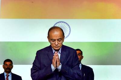 Mayawati, Nitish Kumar Among Political Bigwigs in AIIMS as Arun Jaitley Continues to Remain Critical