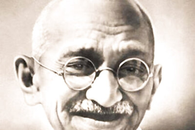 Gandhi is hero for protesters at G-20 summit