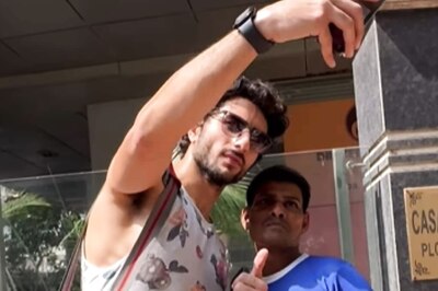 'Haath Milao': Ibrahim Ali Khan’s Sweet Gesture Towards Fans Outside Gym