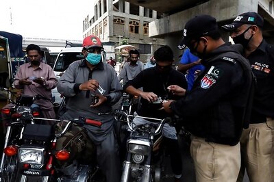 Pakistan Imposes Partial Lockdown in Some Areas Amid Surge In Covid-19 Cases