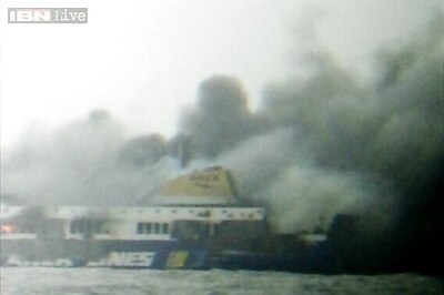 Hundreds still awaiting airlift on stricken Italian ferry