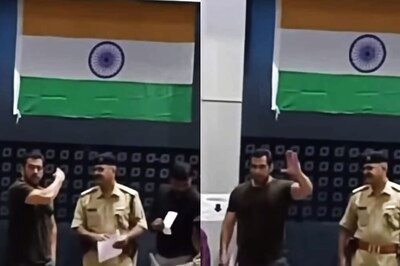 Salman Khan Honors Independence Day As He Poses With The Indian Flag At Airport; Watch Viral Video