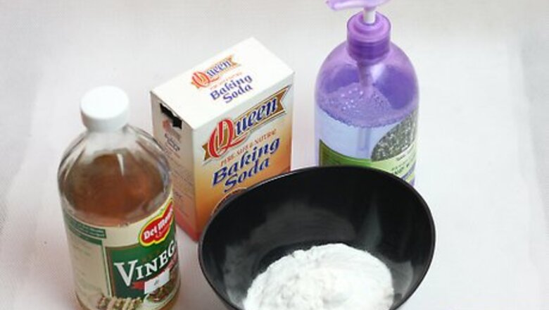 How to Make a Mixture to Clean Plastic