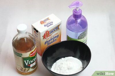 How to Make a Mixture to Clean Plastic