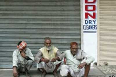 Centre fears sealing shops in Delhi