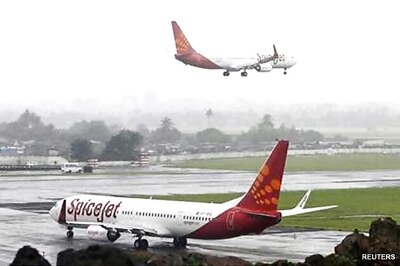 Mid-air Holi celebrations cost SpiceJet heavily