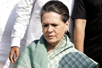 'Dilliwalas' don't know UPA success story, says Sonia