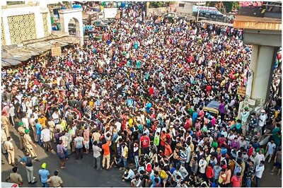 FIR Registered Against TV Journalist Over Migrants' Protest in Mumbai