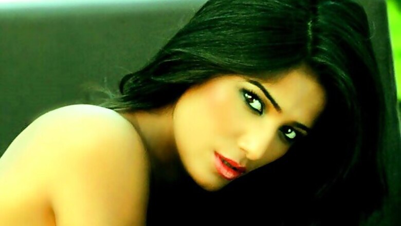 Poonam Pandey 'without' bikini on Twitter