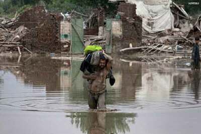Zardari loses favour as Pak floods worsen