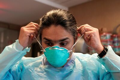 US Mask Mandates Return at Nearly a Dozen Hospitals as Covid-19, Seasonal Flu Rise