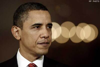 Home alone, Obama spends a bachelor's weekend
