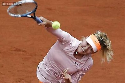 Maria Sharapova advances to second round at French Open